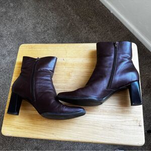 Naturalizer Elegant Burgundy Leather Ankle Boots Size 8.5W 
Square Toe Shoe